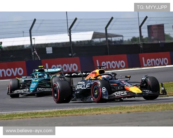 F1赛季激战正酣 法拉利与梅赛德斯争夺冠军席位 F1赛季激战正酣 法拉利与梅赛德斯争夺冠军席位