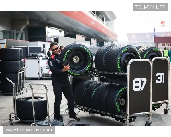 F1赛季即将开启 各车队新车亮相和阵容调整引关注 F1赛季即将开启 各车队新车亮相和阵容调整引关注