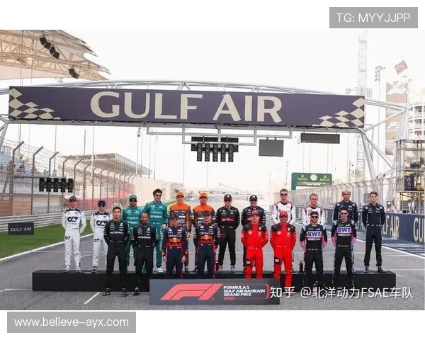 F1赛季最新动态：车手争锋赛道惊险瞬间全面解析