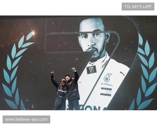 F1赛季激战正酣：梅赛德斯与红牛争夺冠军宝座引爆全球关注