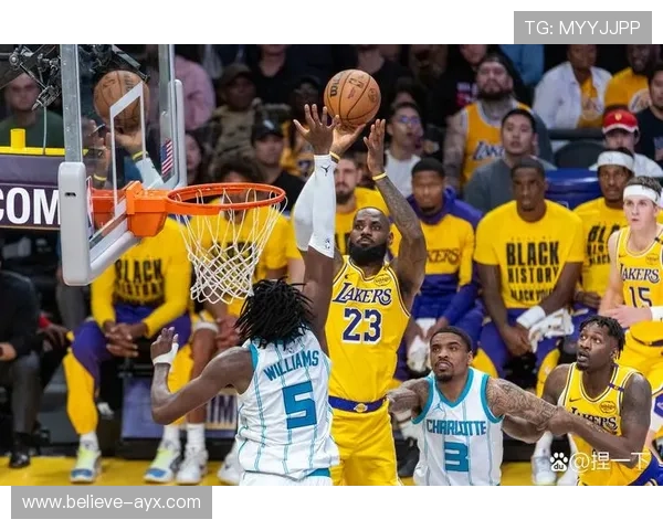 NBA最新动态：詹姆斯领衔湖人击败勇士 迎来季后赛冲刺新机遇