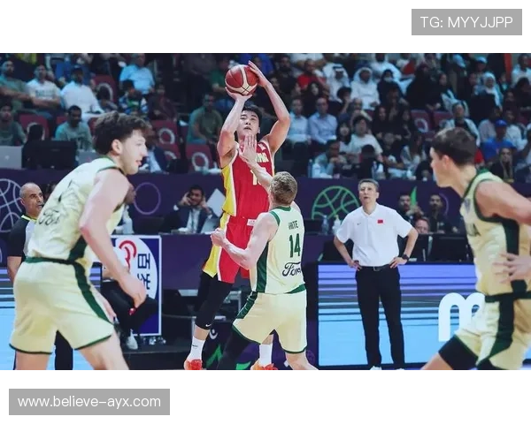 中国男篮迎战澳大利亚 强势挑战亚洲杯冠军争夺激烈